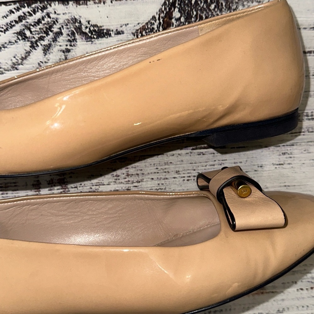Stuart Weitzman The Belle Nude Patten Leather Bow Ballet Flats Sz. 7.5 - Picture 9 of 13